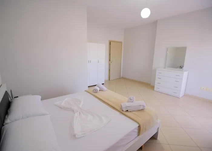 Harris&arvien Apartment's アパート Vlorë